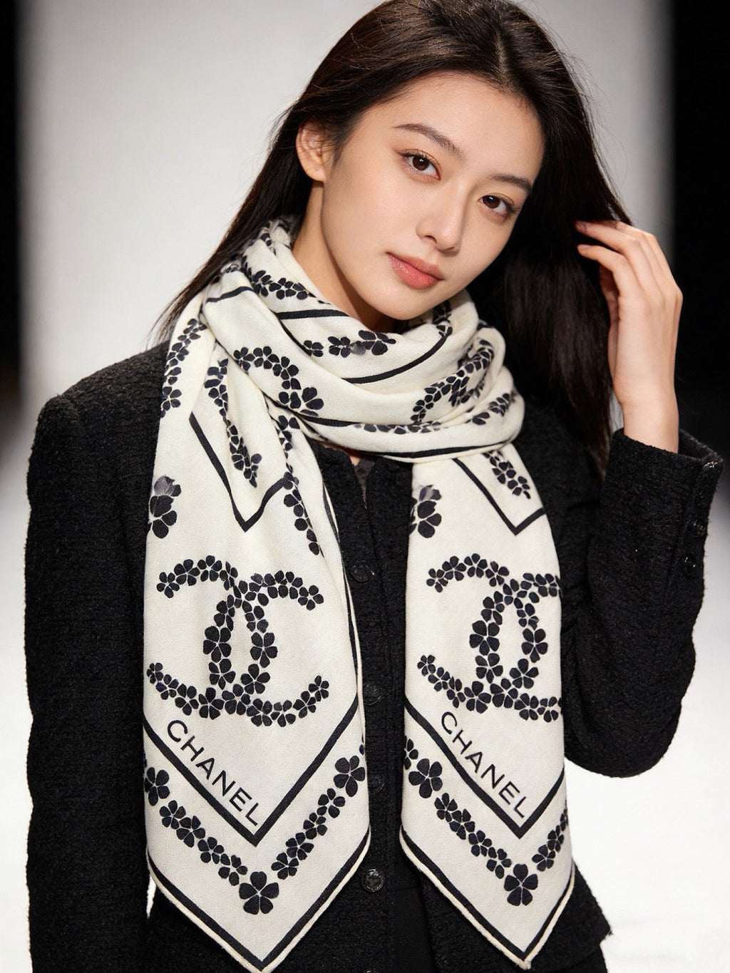CC 26s Scarf 140 In Cashmere Silk 309370