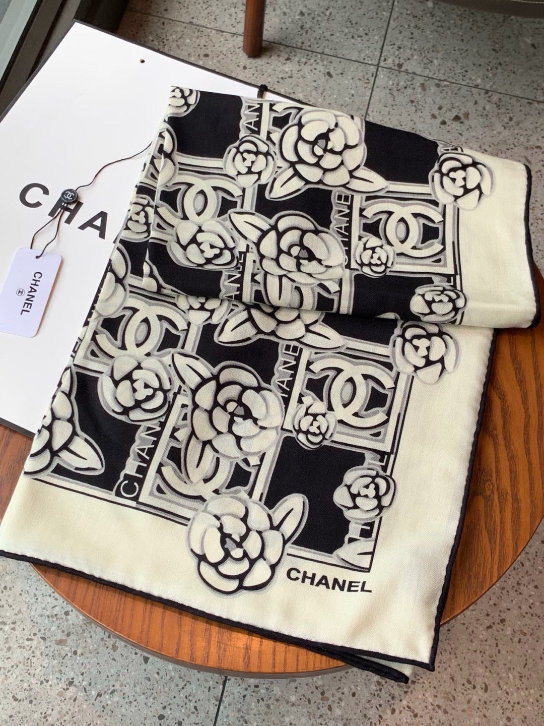 CC 26s Scarf 140 In Cashmere Silk 309373