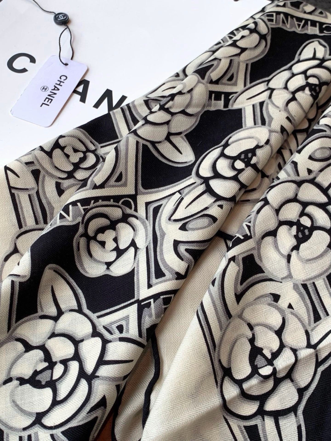 CC 26s Scarf 140 In Cashmere Silk 309373