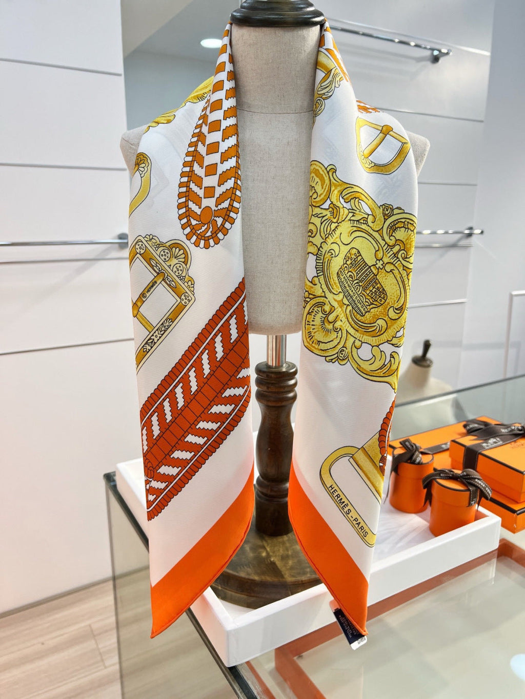 HM 26s Printed Square Scarf 88 In Silk 309940