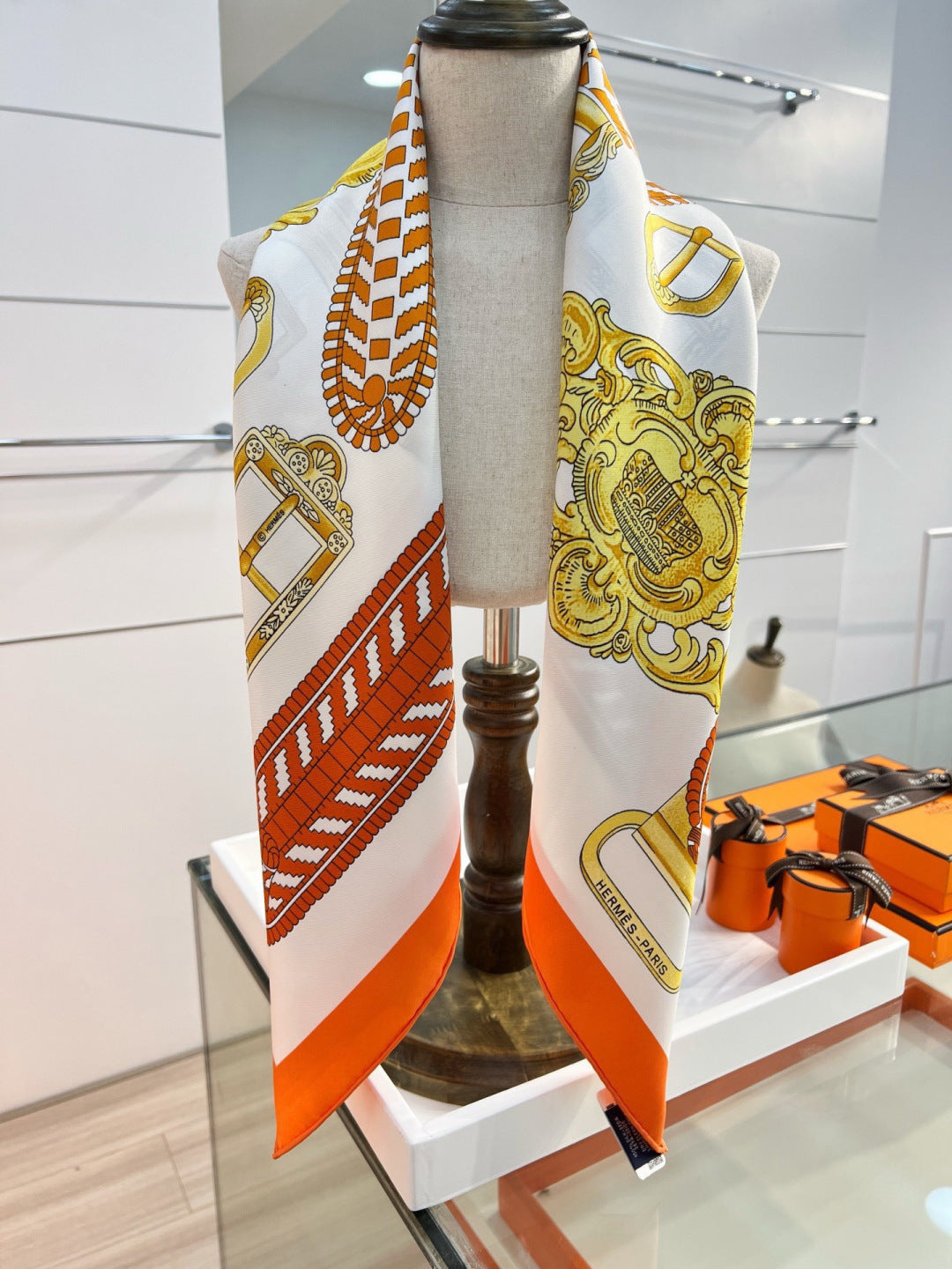HM 26s Printed Square Scarf 88 In Silk 309940