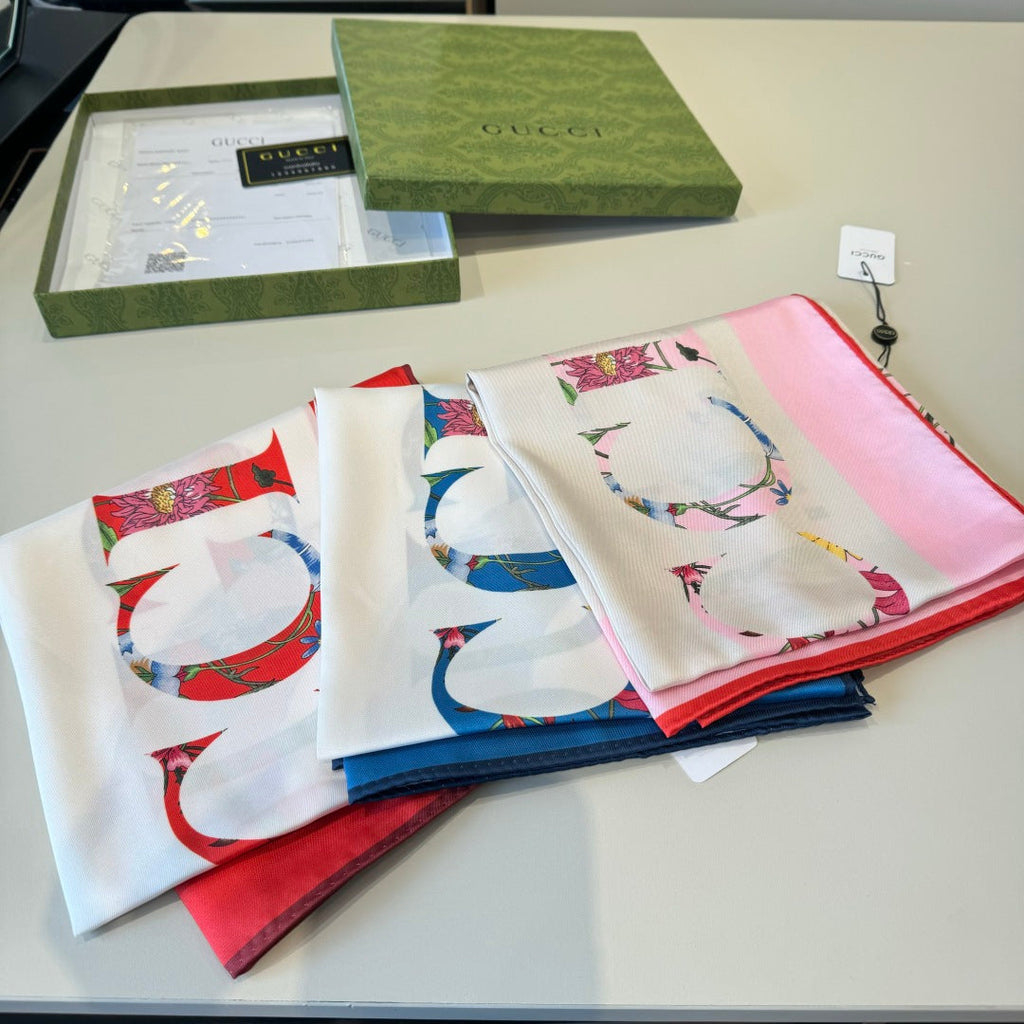 GG Signature Floral Scarf 90CM White Red Twill Silk 280694