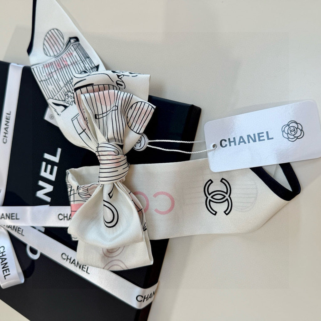 CC Twilly Mini Scarf 120cm White Mulberry Silk 929777