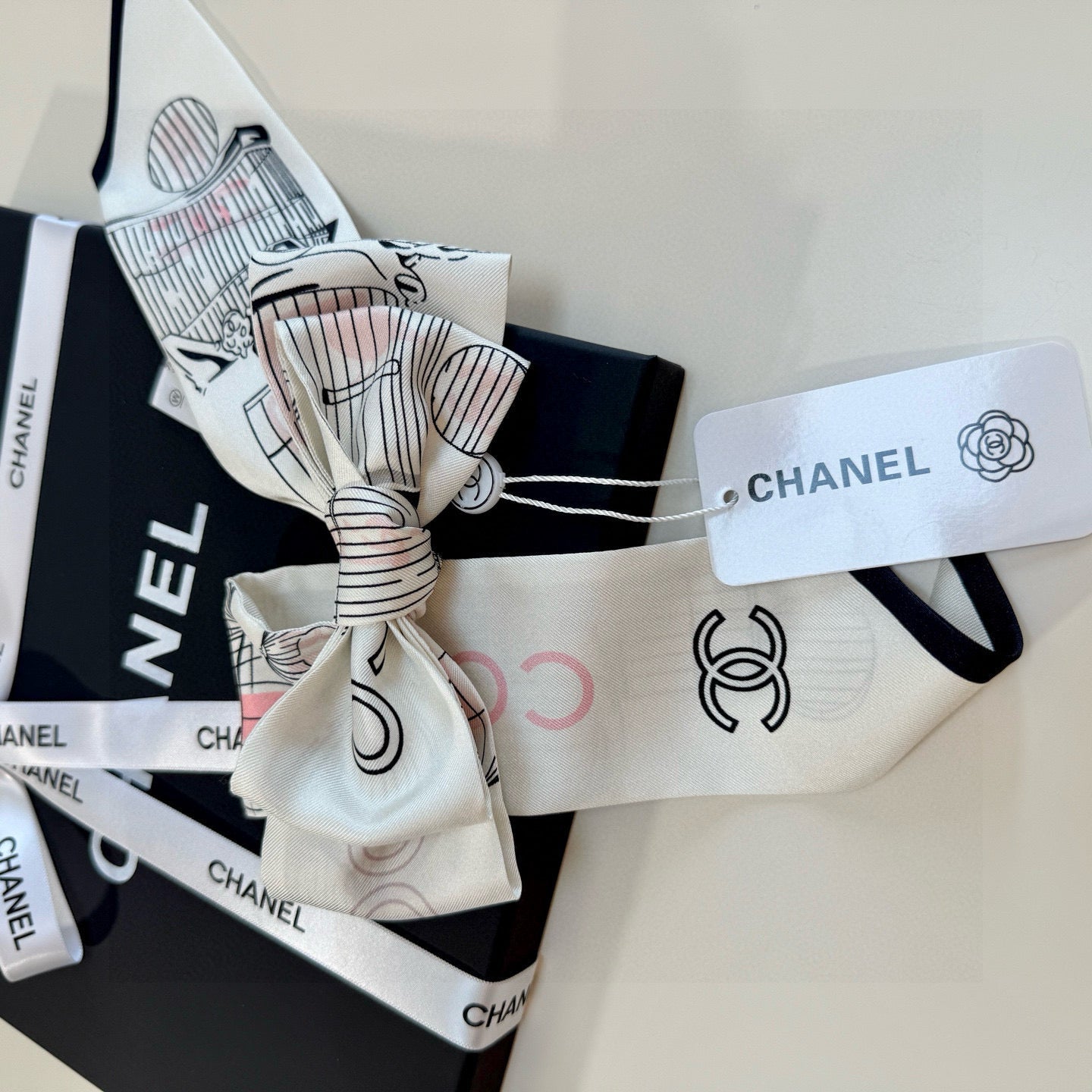 CC Twilly Mini Scarf 120cm White Mulberry Silk 929777
