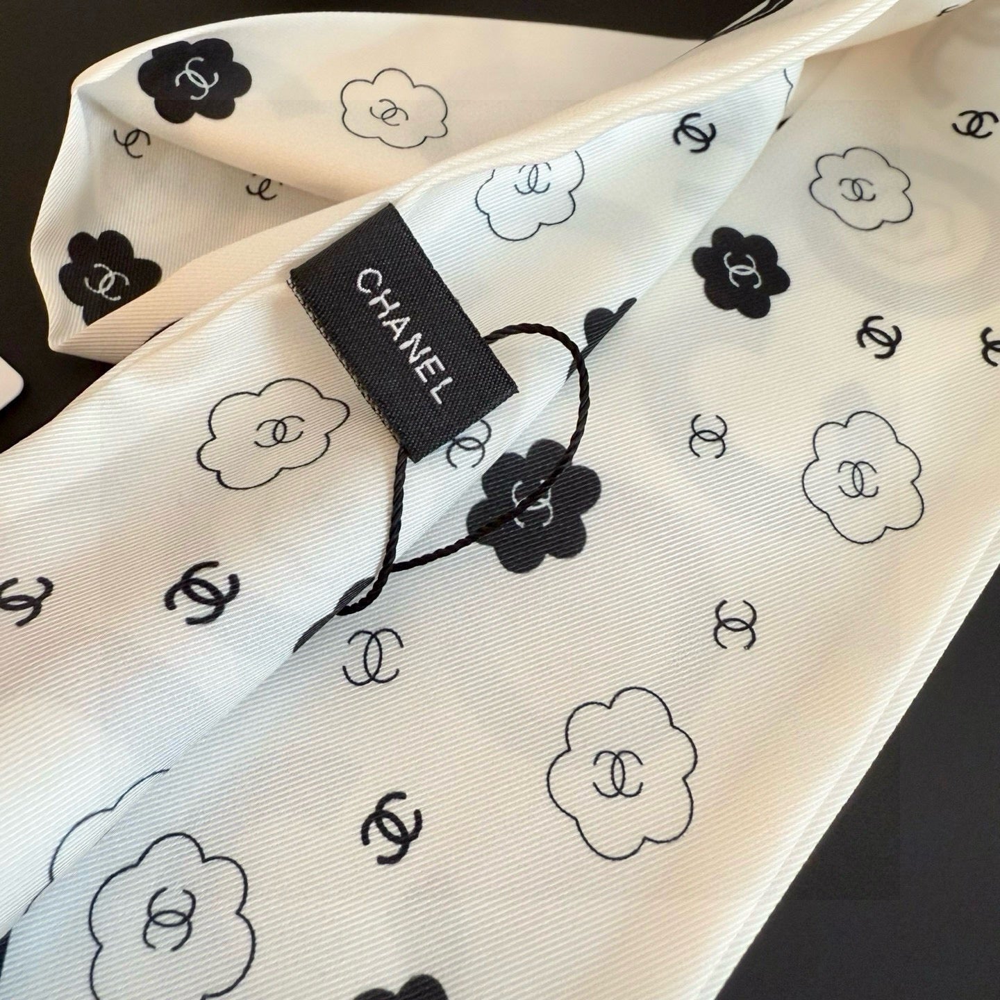 CC Twilly Mini Scarf 120cm White Mulberry Silk 949095