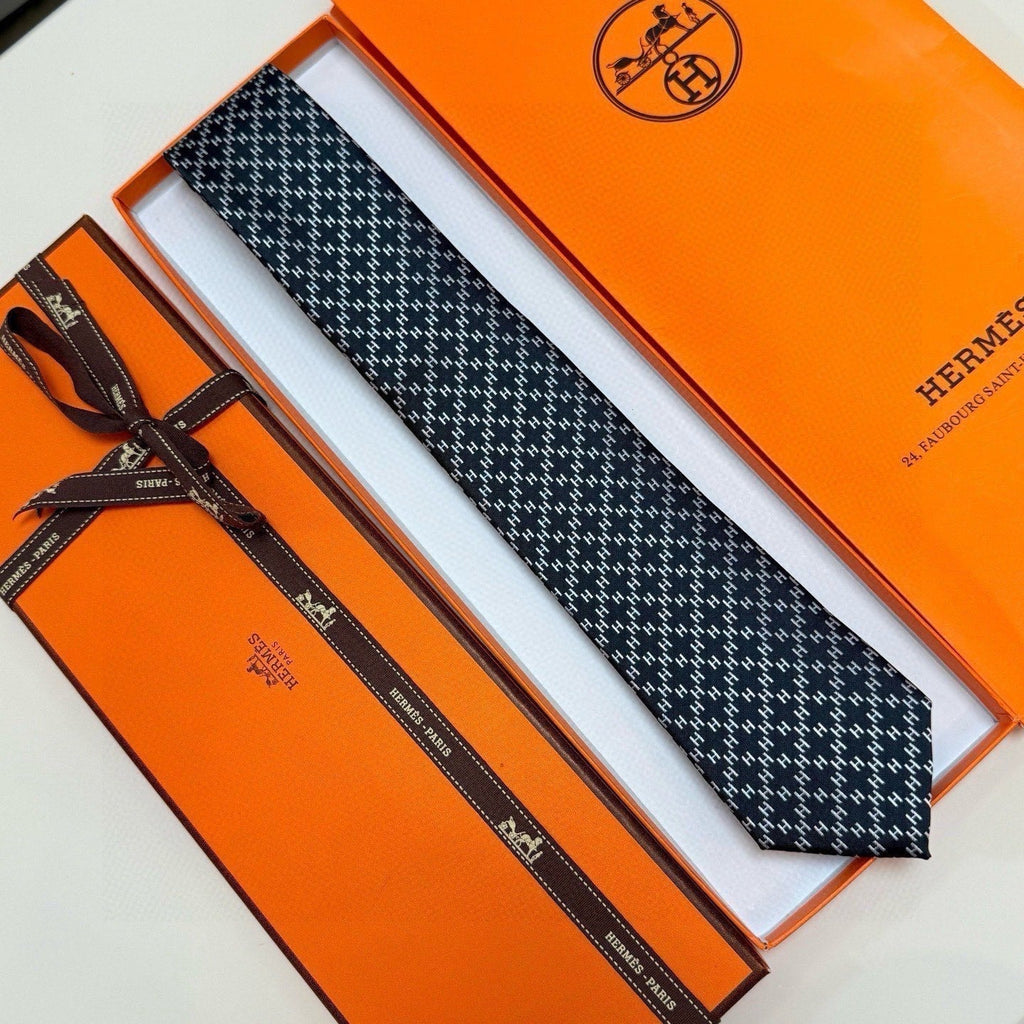 HM Subtle Logo Tie Black Twill Silk 212086