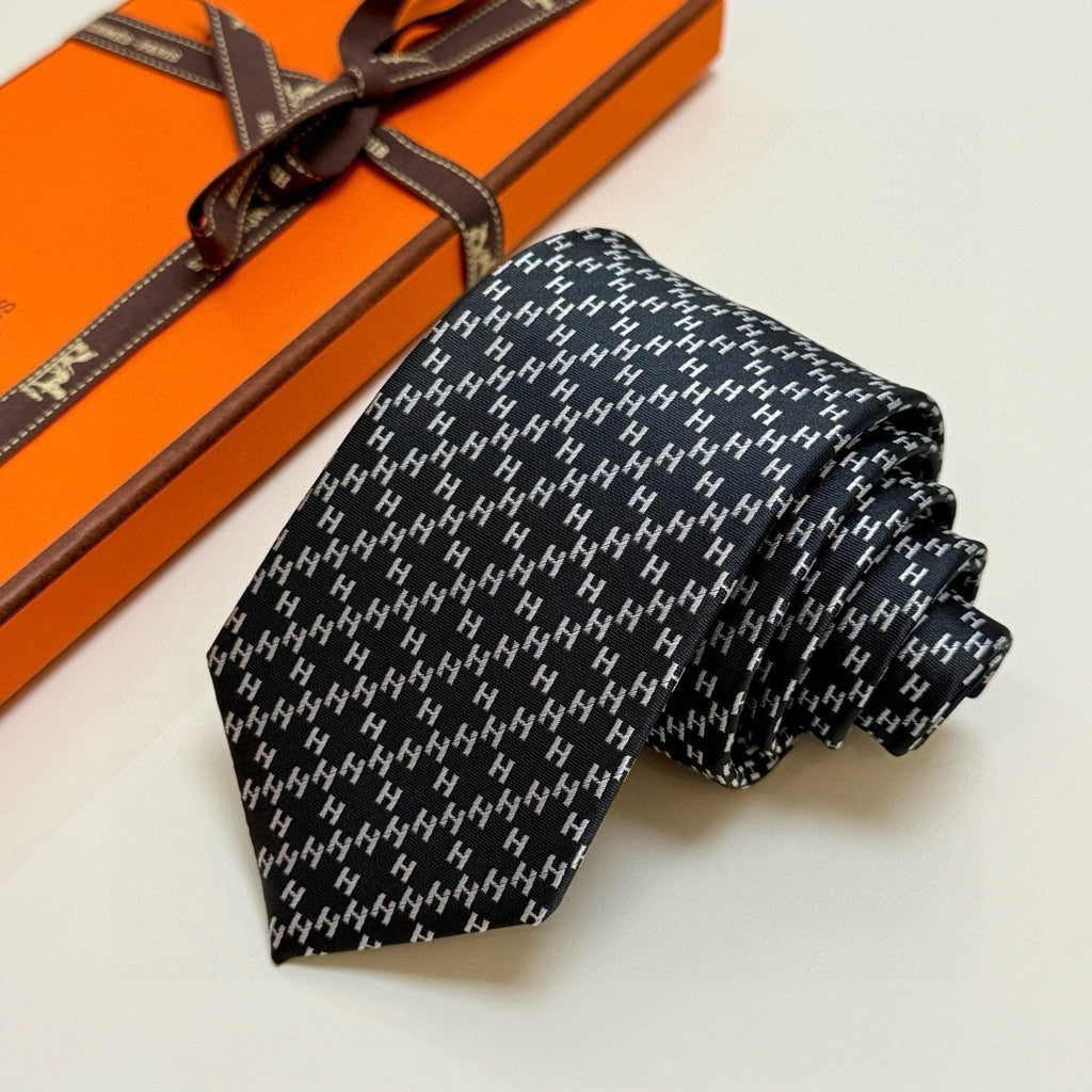 HM Subtle Logo Tie Black Twill Silk 212086