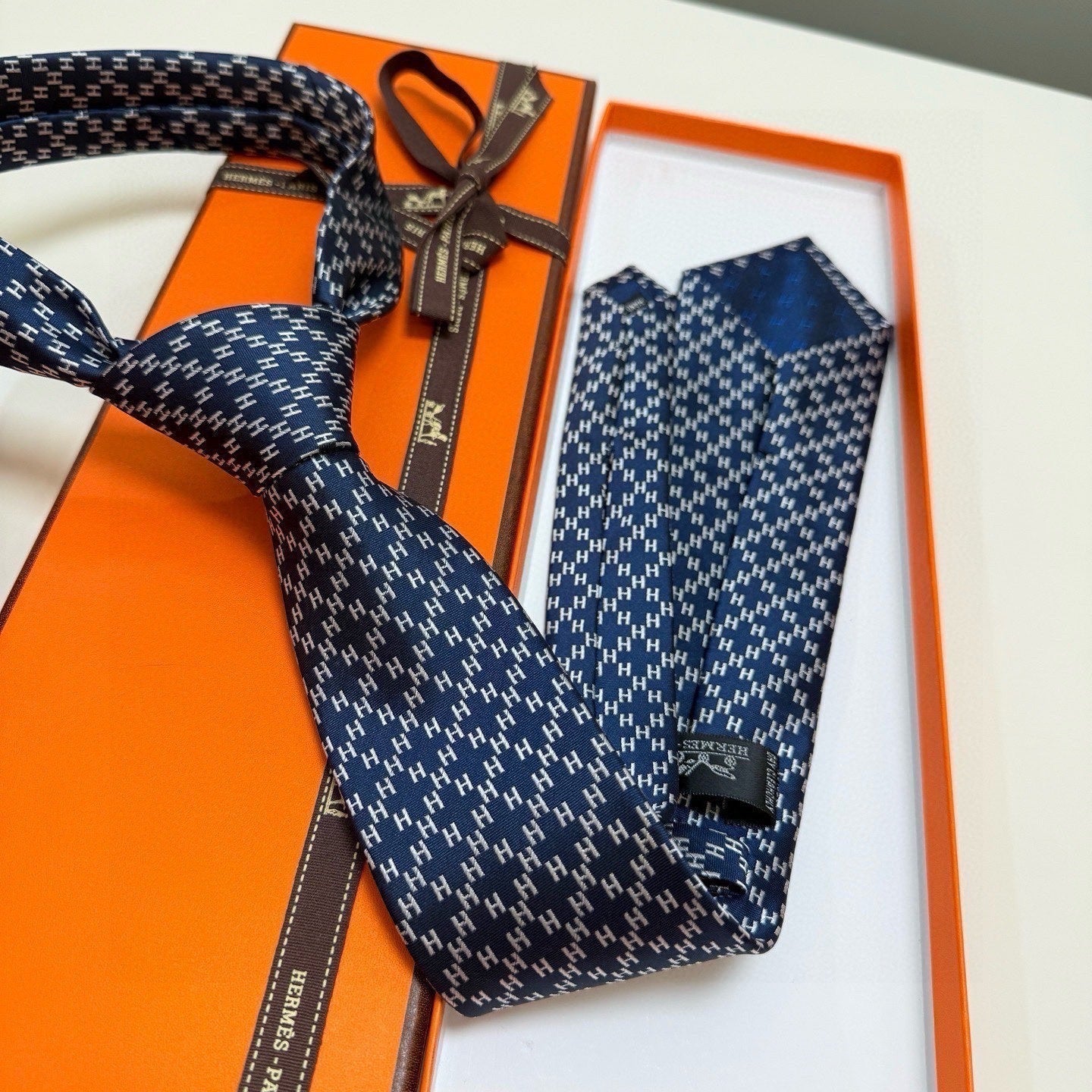 HM Subtle Logo Tie Dark Blue Twill Silk 212087