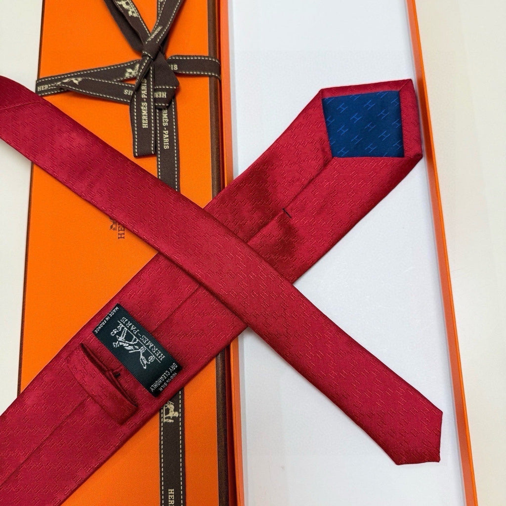 HM Jacquard Tie Red Twill Silk 212088