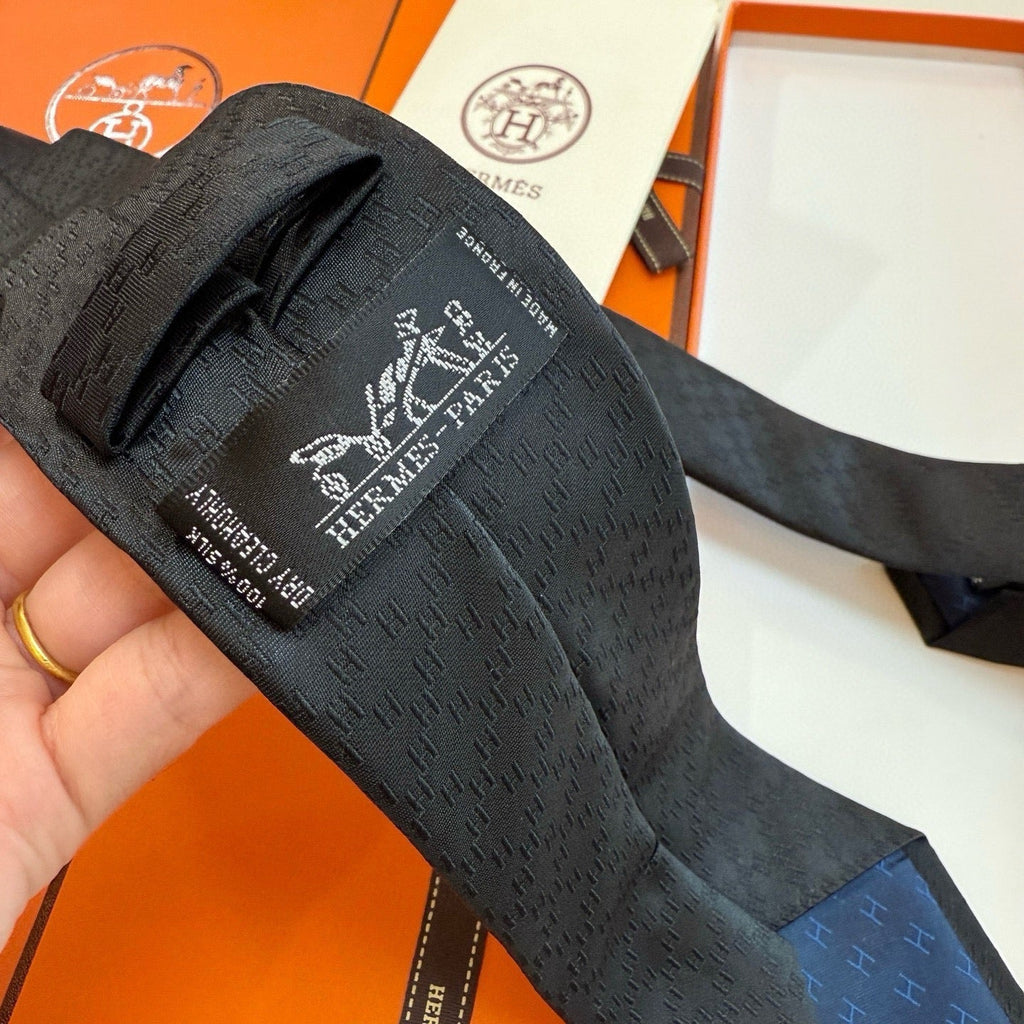HM Jacquard Tie Black Twill Silk 212090