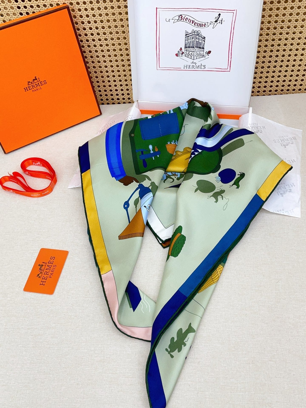 HM 26s Double-sided Scarf 90 Green Multicolor Twill Silk 150376