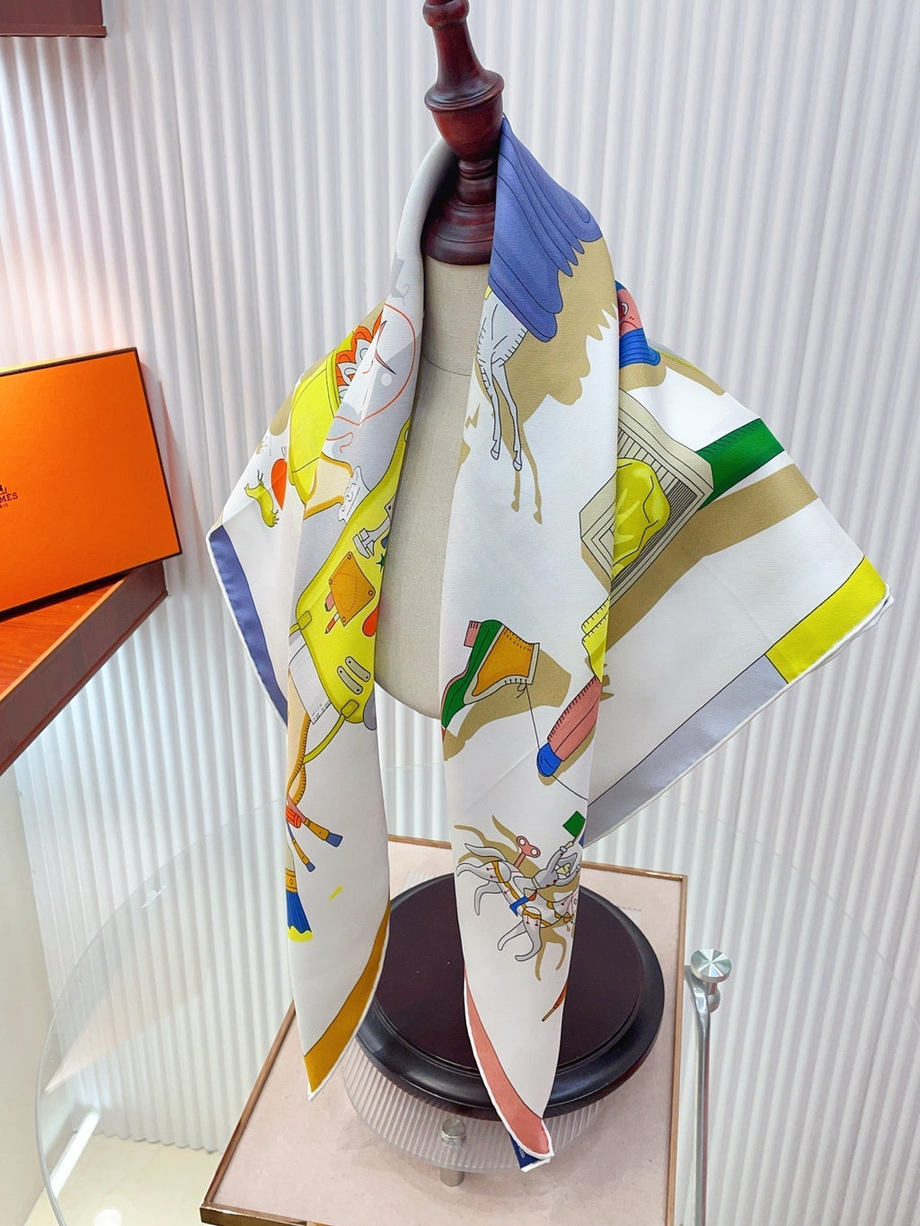 HM 26s Double-sided Scarf 90 White Multicolor Twill Silk 150375