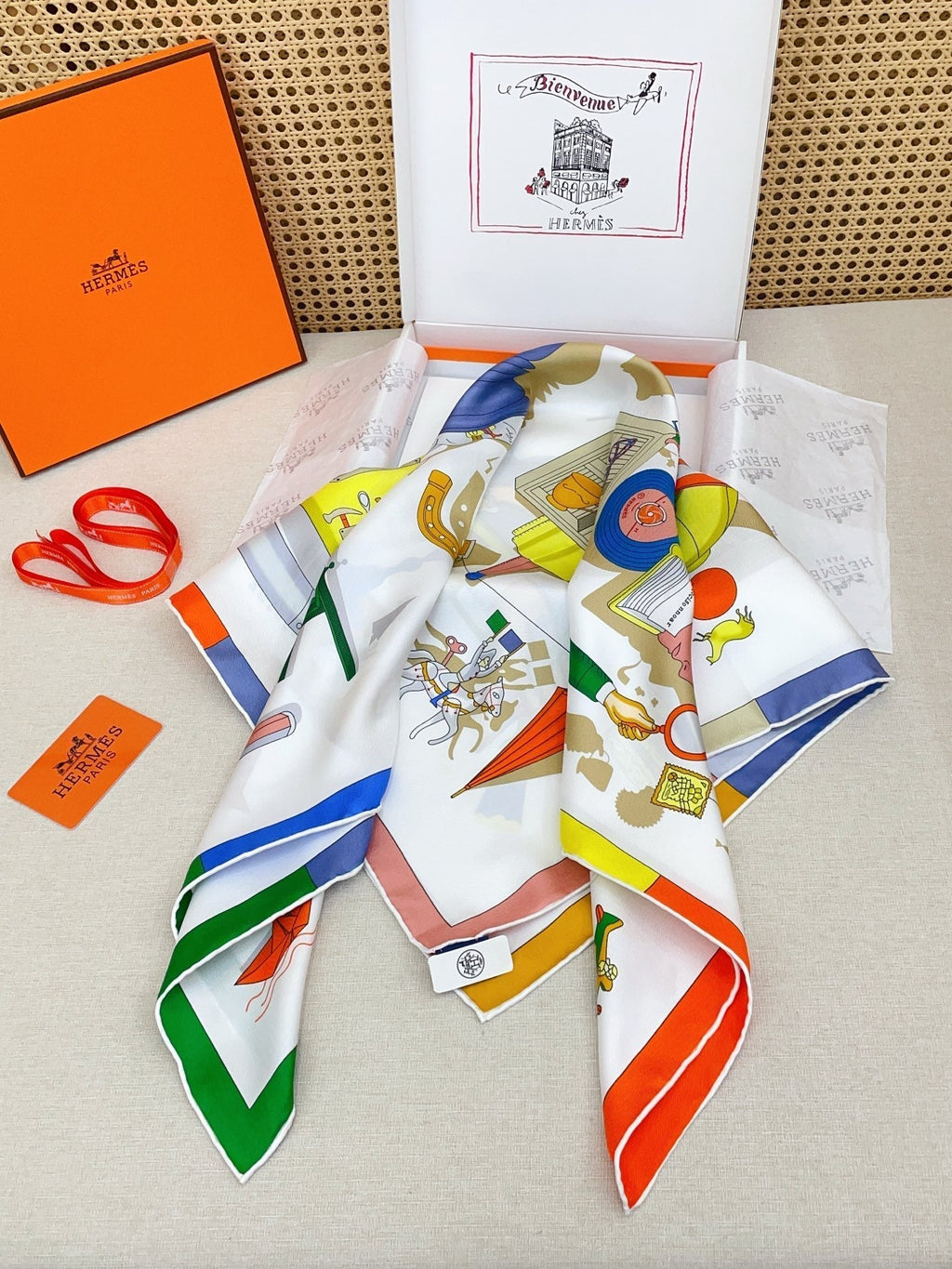 HM 26s Double-sided Scarf 90 White Multicolor Twill Silk 150375