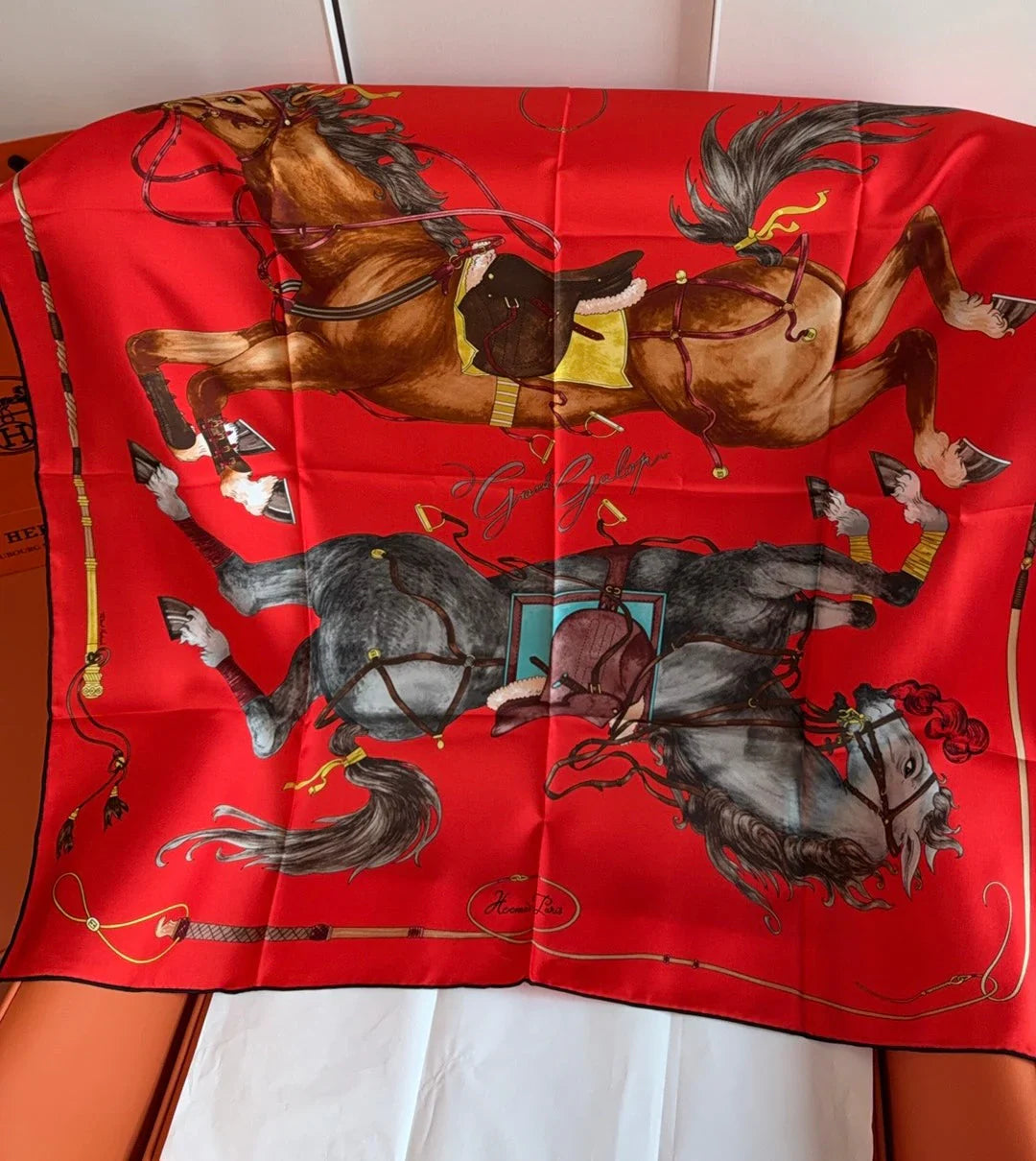 HM 26s 90 House Scarf Red Colorful Mulberry Silk 153371