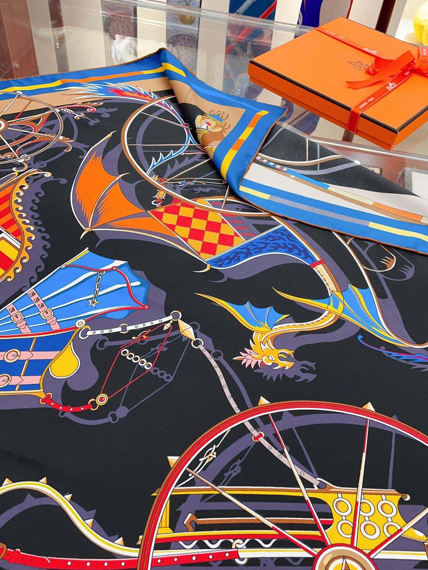 Voitures En Equilibre Scar 90 CM In Black Colorful Silk Twill 202491