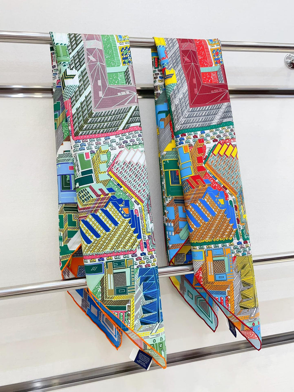 Pantin City scarf 90 CM In Colorful Silk Twill  211114