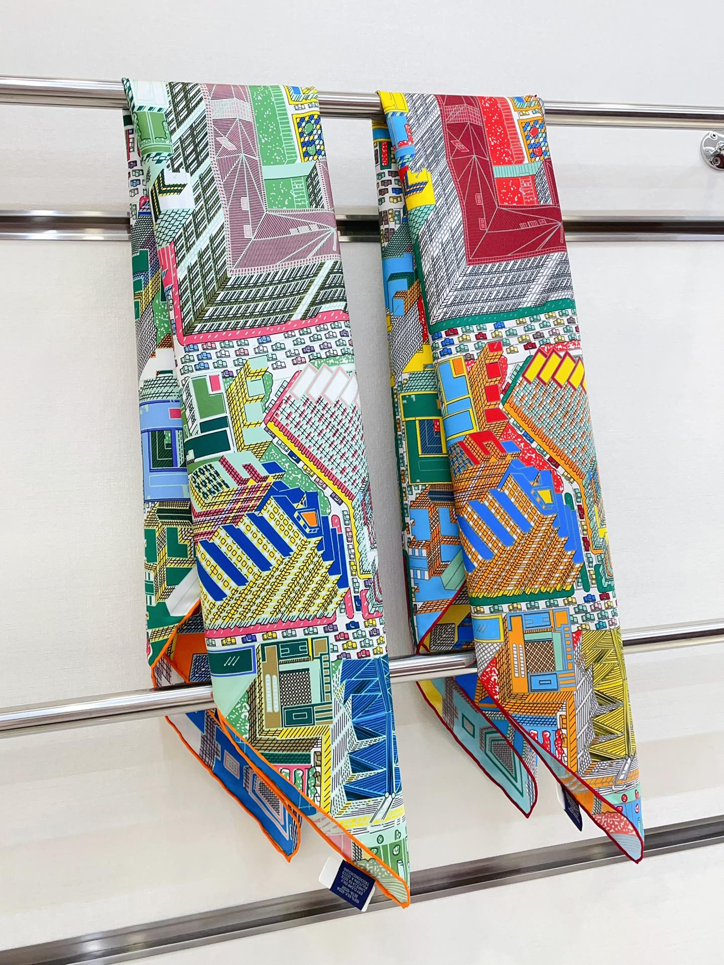 Pantin City scarf 90 CM In Colorful Silk Twill  211114
