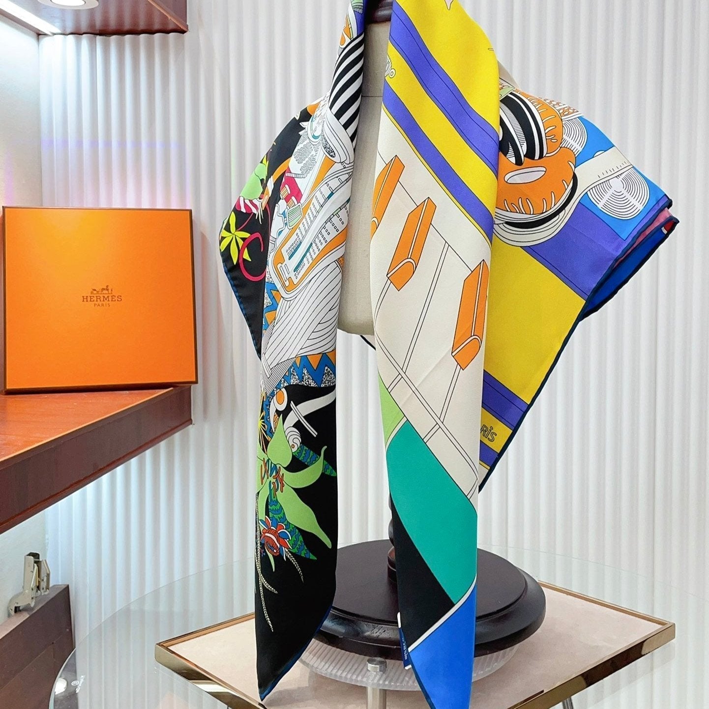 En Studio Scarf 90 CM In Colorful Silk Twill  235407