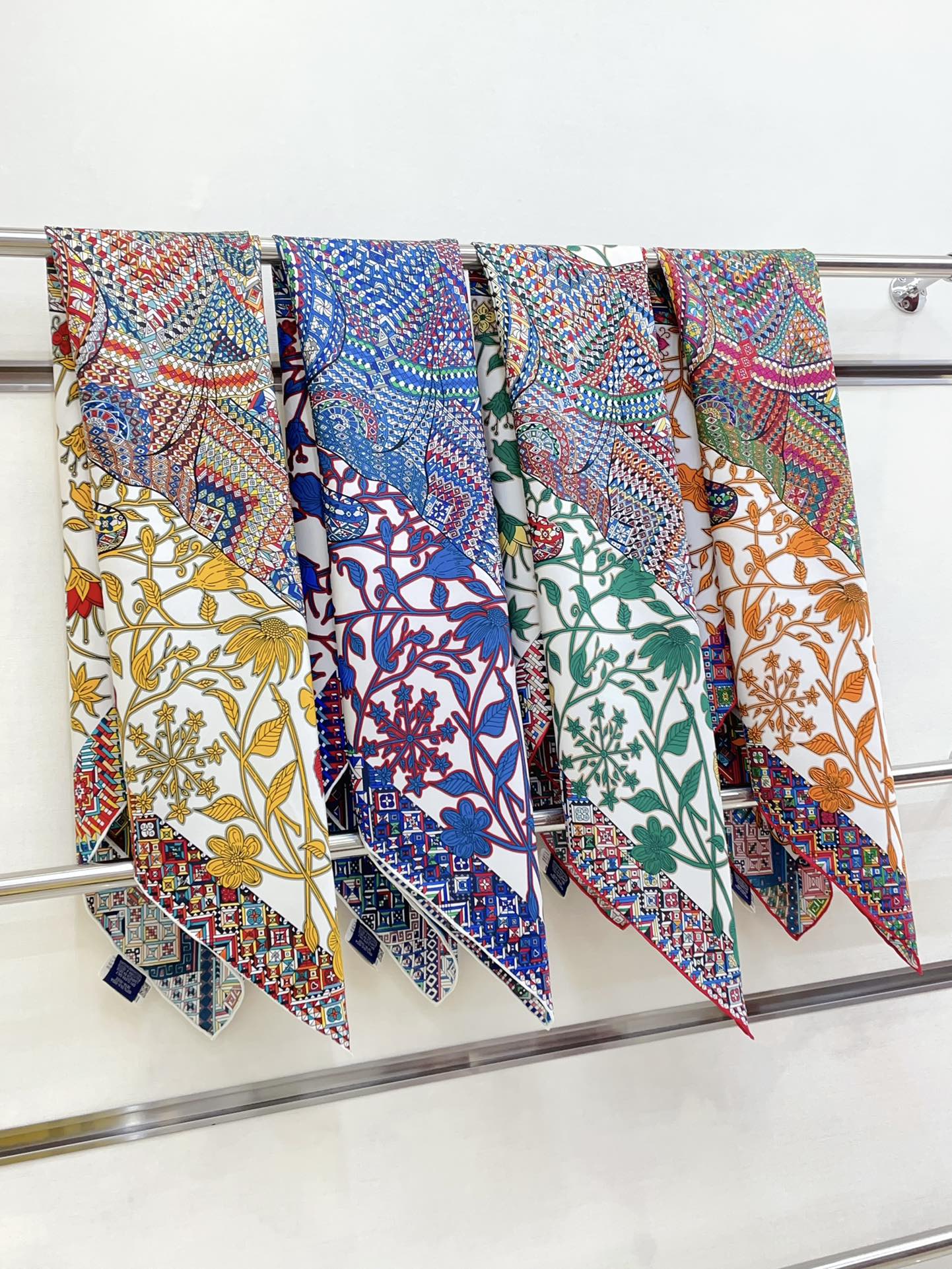 Le Jaguar Et Le Colibri Shawl 90 CM In Green Colorful Silk Twill 274208
