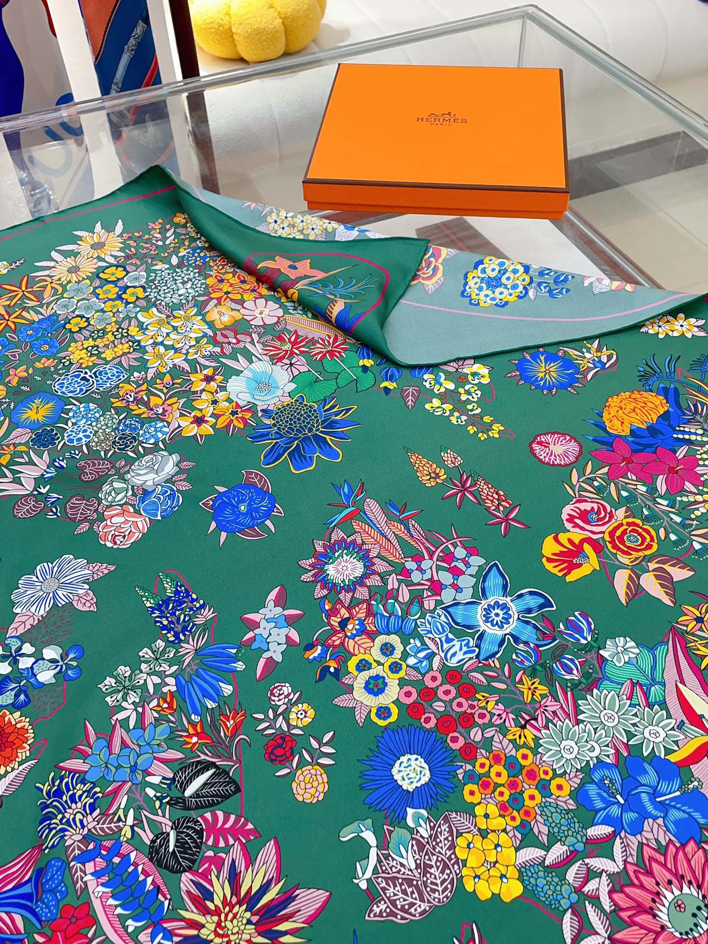 Planifleurs scarf 90 CM In Green Colorful Silk Twill 249921
