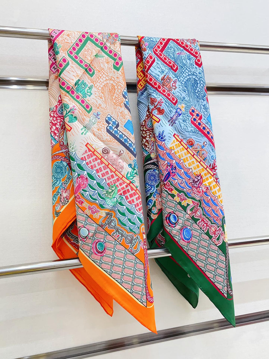Gavroche Super Silk Quest Détail Scarf 90 CM In Orange Colorful Silk Twill 274212