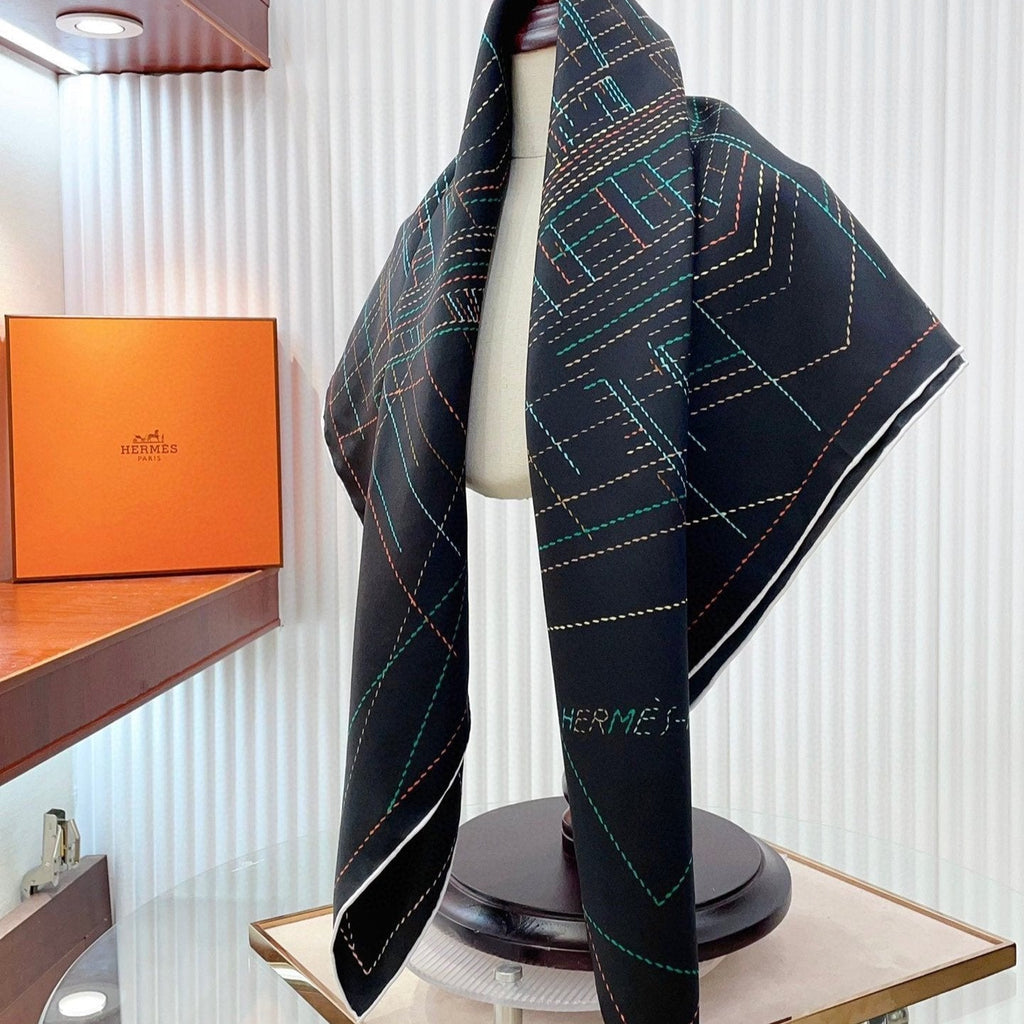 Pique Sellier Shawl 90 CM In Black Colorful Silk Twill 312868