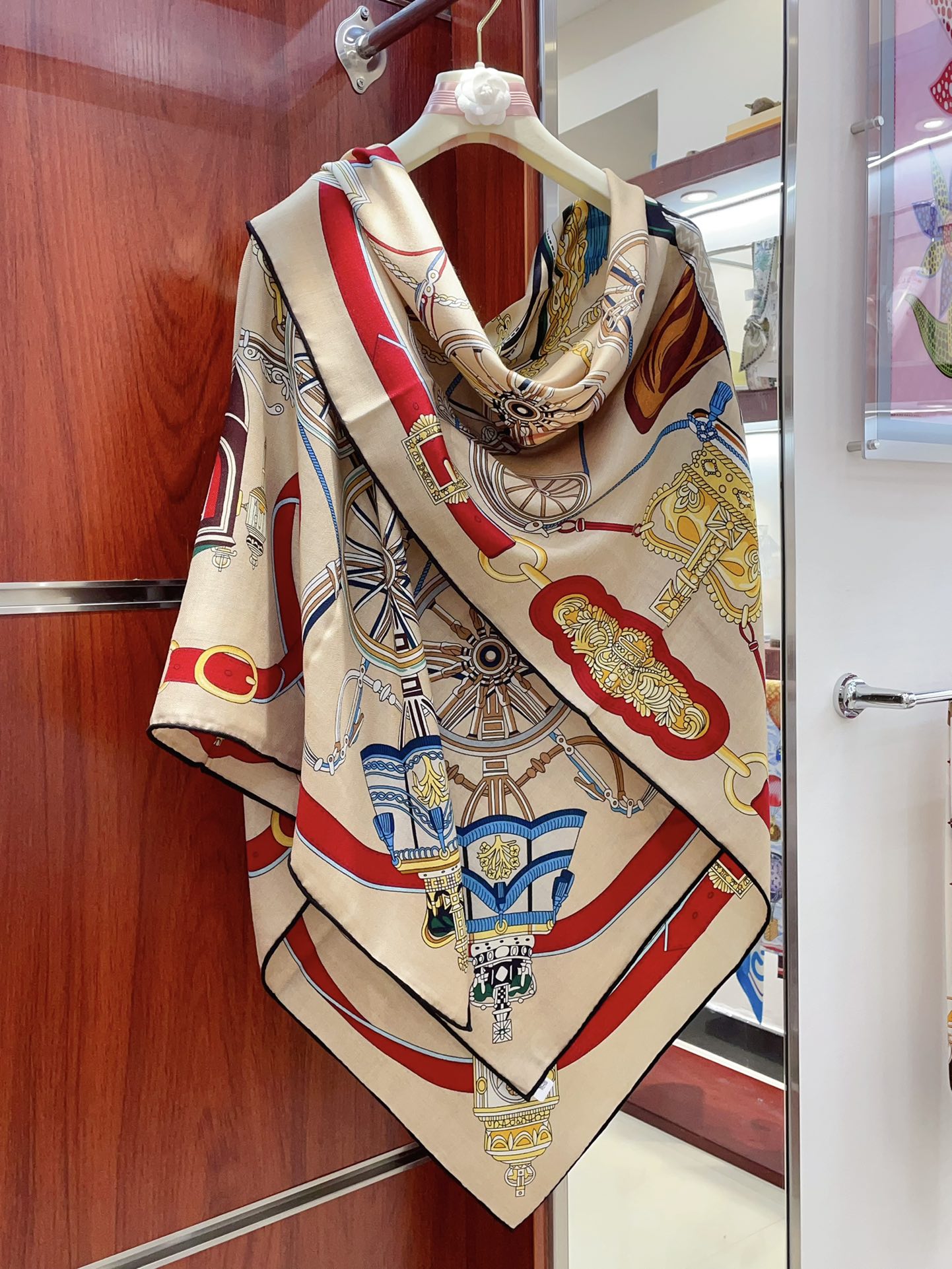 Stately Wheels Scarf 135 CM In Beige Colorful Cashmere And Silk 327468