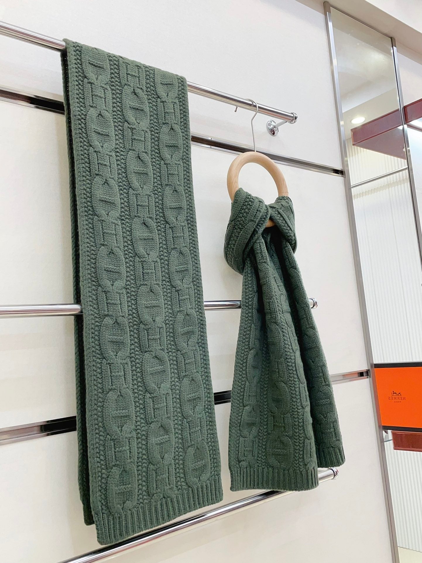 Faubourg Muffler Scarf 170 CM Khaki Green Cashmere Handwoven 356203