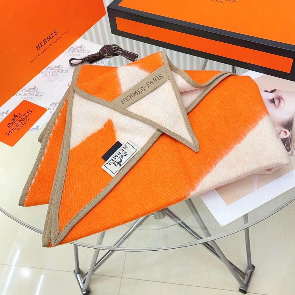 Diamond Shaped Scarf 186 CM In Orange Mix White Cashmere 373671