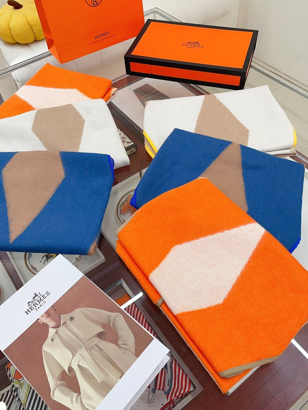 Diamond Shaped Scarf 186 CM In Orange Mix White Cashmere 373671