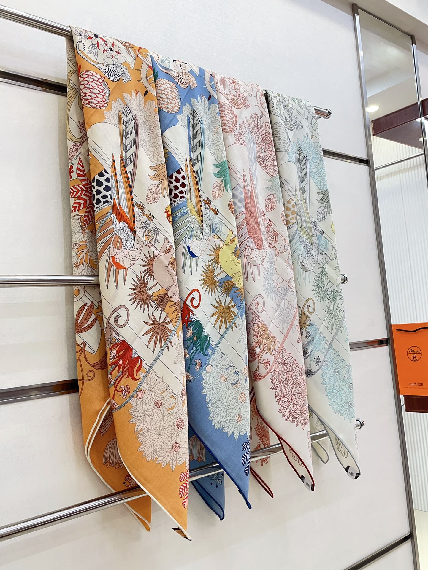 PRECIOUS PARADISE SCARF 135 CM IN COLORFUL CASHMERE AND SILK 379789