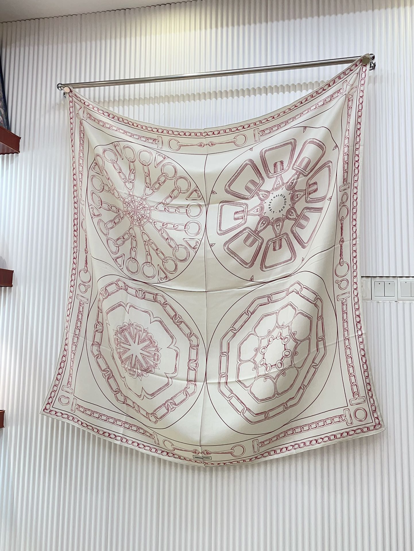 Effet Kaleidoscope Shawl 135 CM In White Mix Red Cashmere And Silk 382606