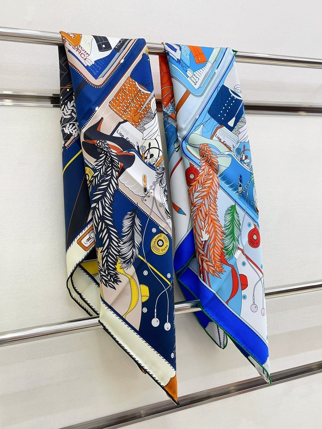 BAGAGE A MAIN SCARF 90 CM IN COLORFUL SILK 388143