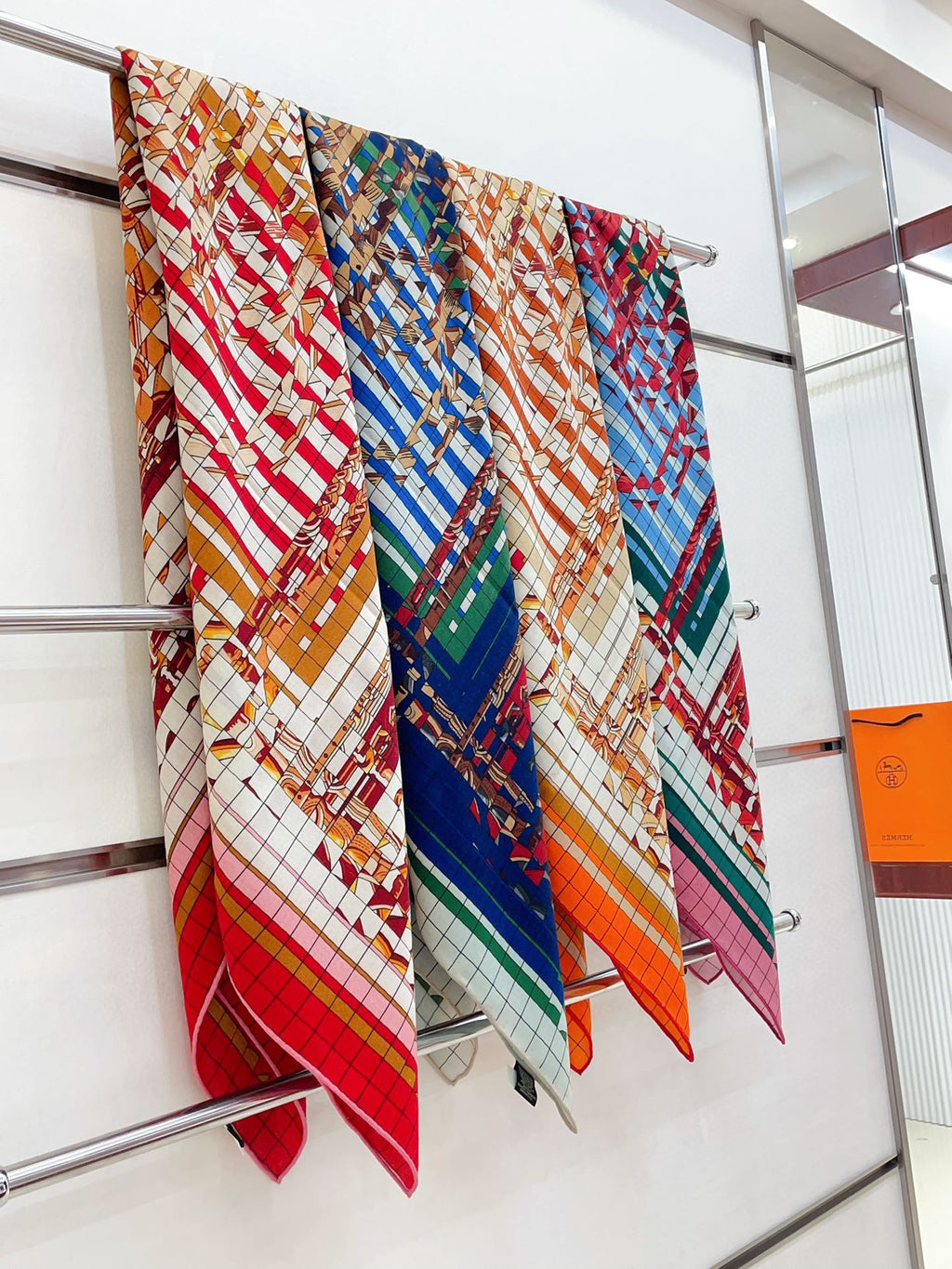 Coaching Deja-Vu Shawl 140 CM Orange Colorful Cashmere And Silk 398263