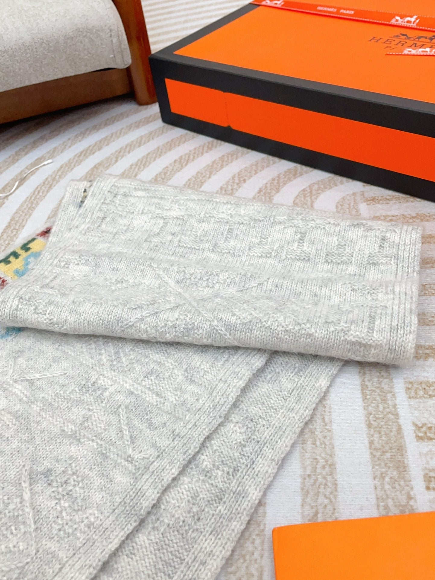 Scarf 120 CM In White Grey Hand Woven Cashmere 401166