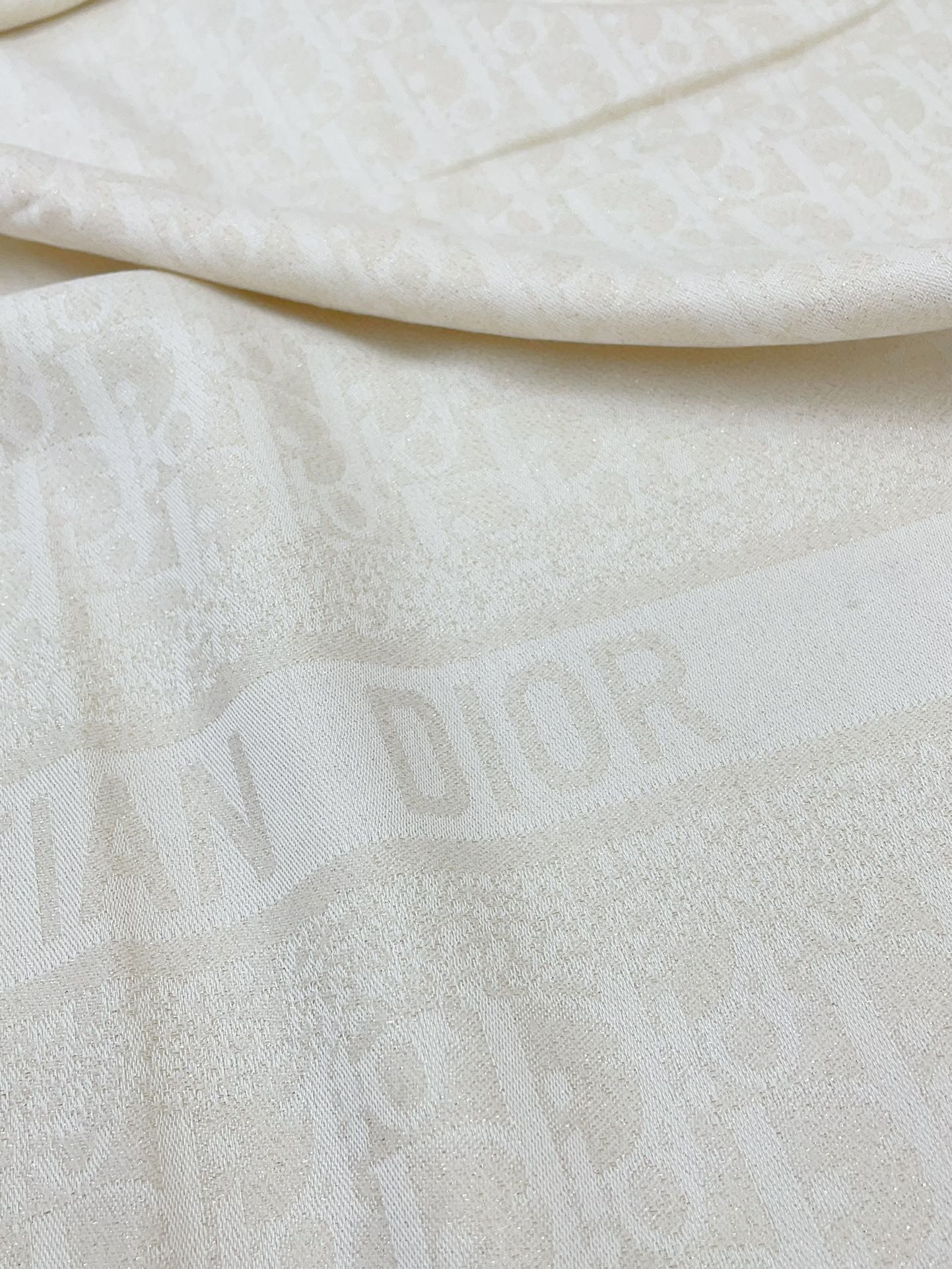 SQUARE SCARF 140 CM IN WHITE WOOL AND SILK  408660