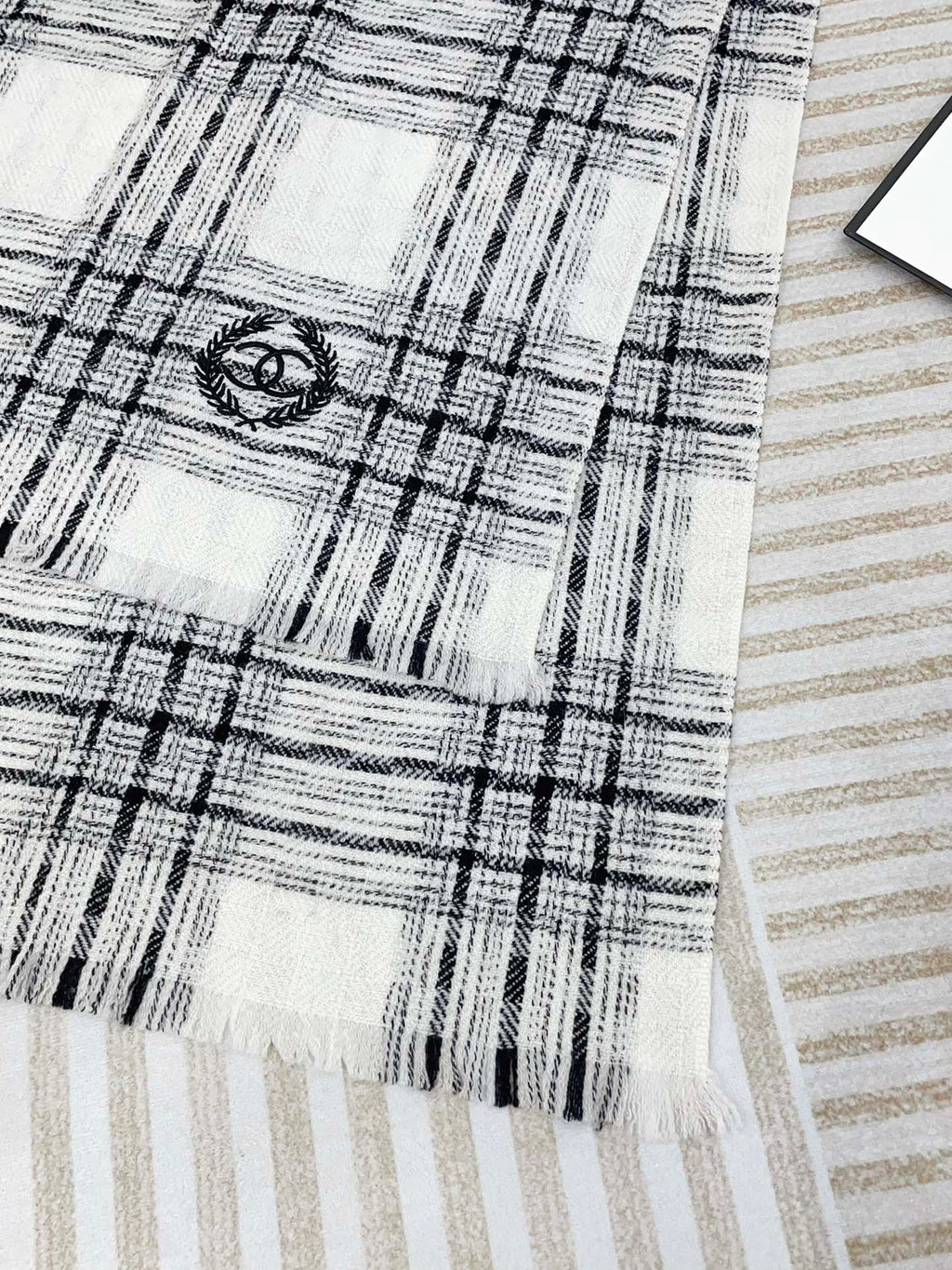 CC Scarf 190 CM In White With Black Stripes Fleece Wool 416907
