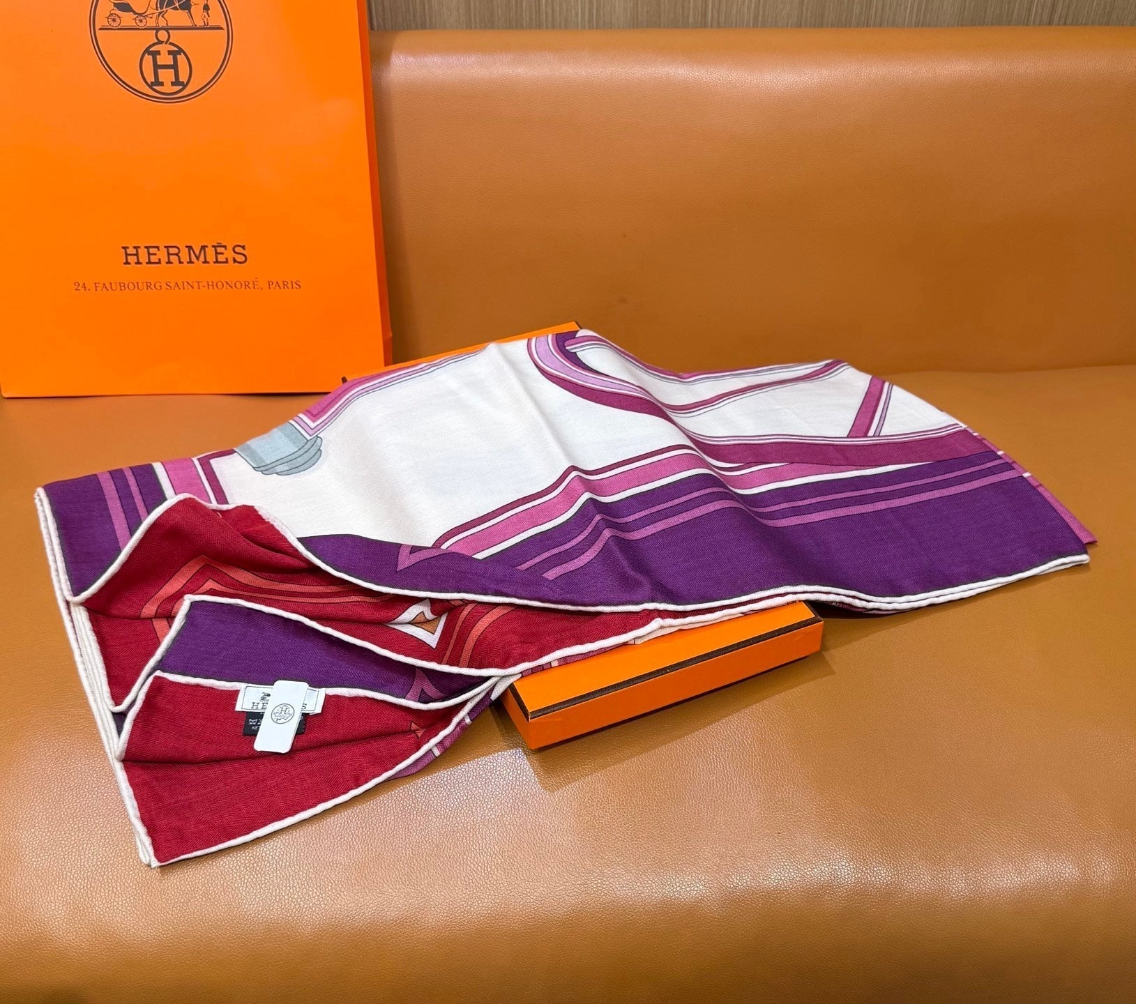 HM Les Roues de Phaeton Scarf 140x140cm Purple White Silk Cashmere 269477