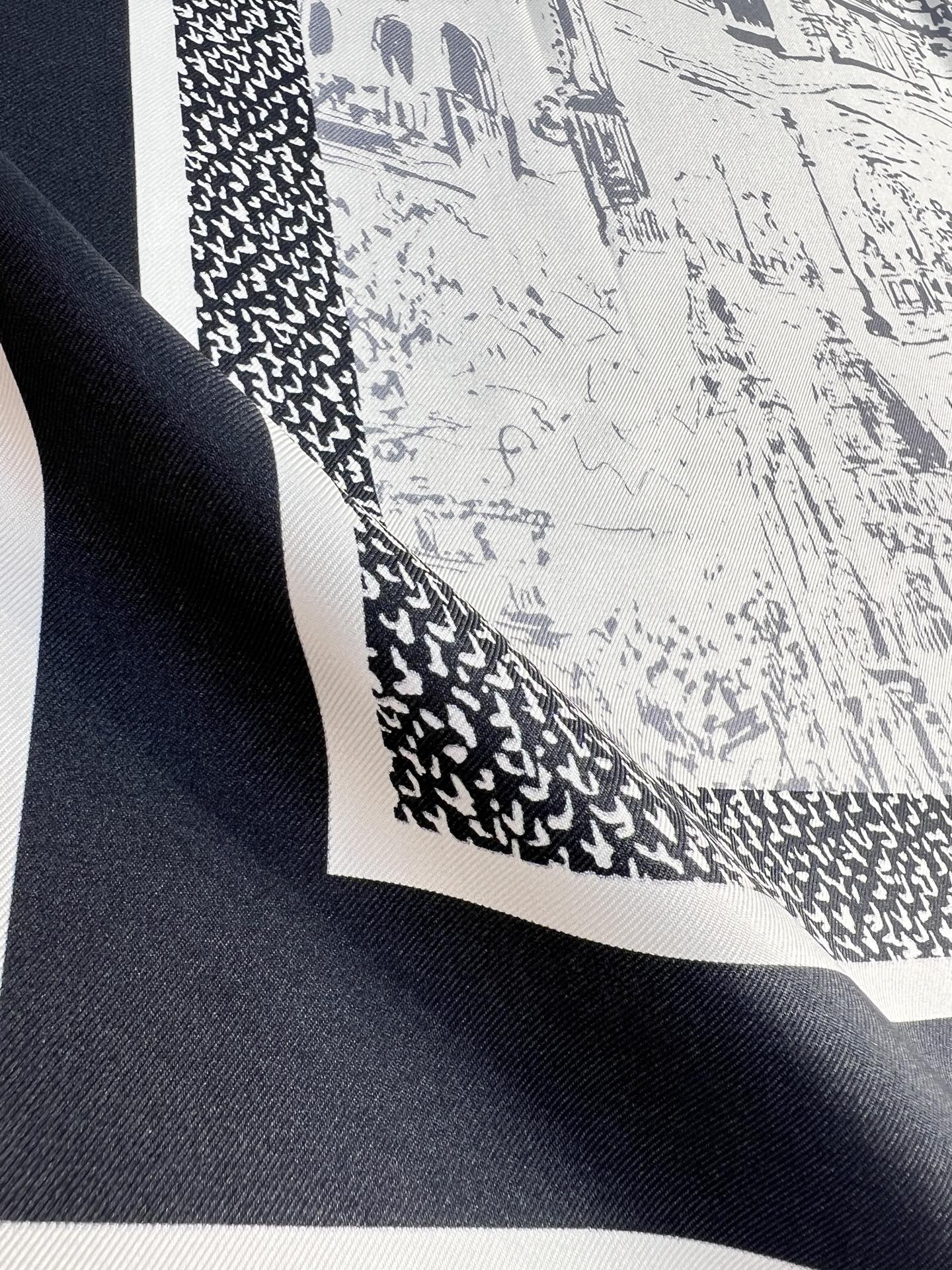 CD 26s Scarf 90cm In Silk 198371