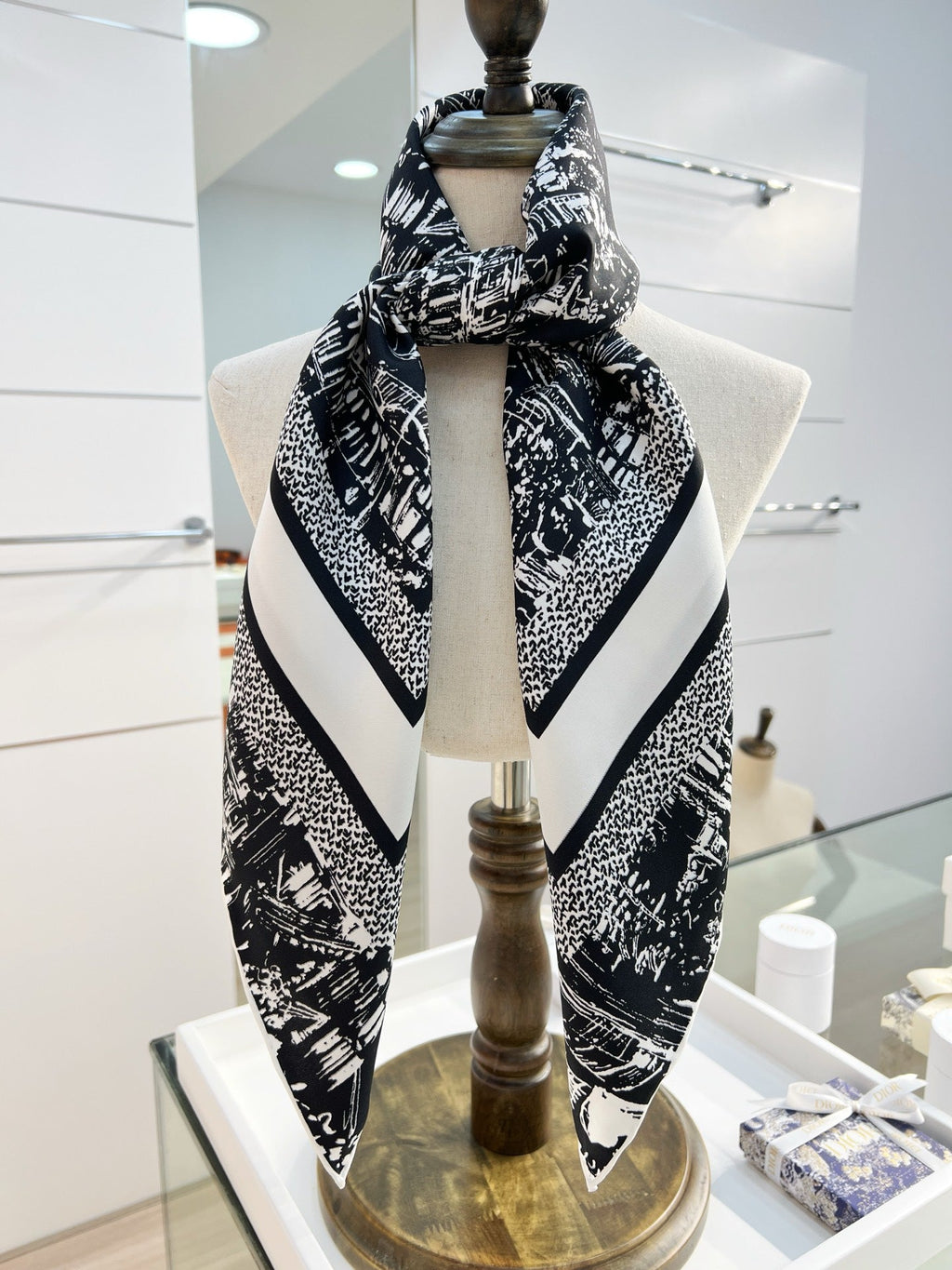 CD 26s Scarf 90cm In Silk 198372