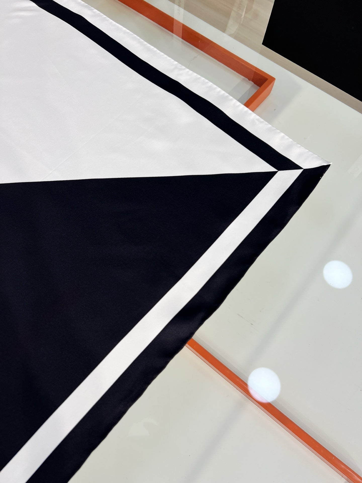 CC Scarf 90x90 White Black Silk Twill 204019