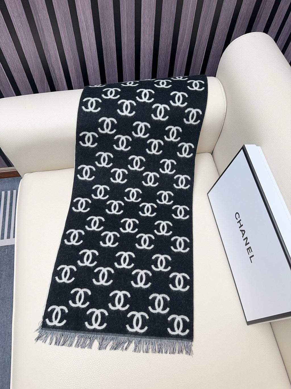 CC 25 Classic Scarf 180cm Black Wool 293305