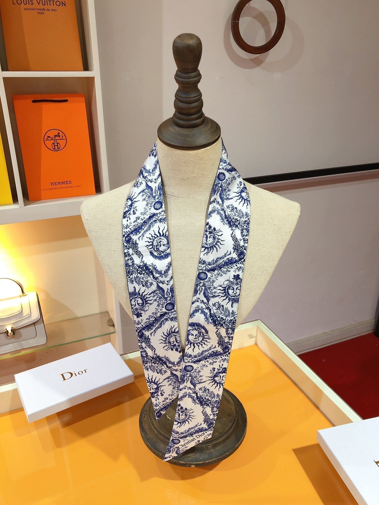 CD 26s Scarf 105cm In Silk 314836