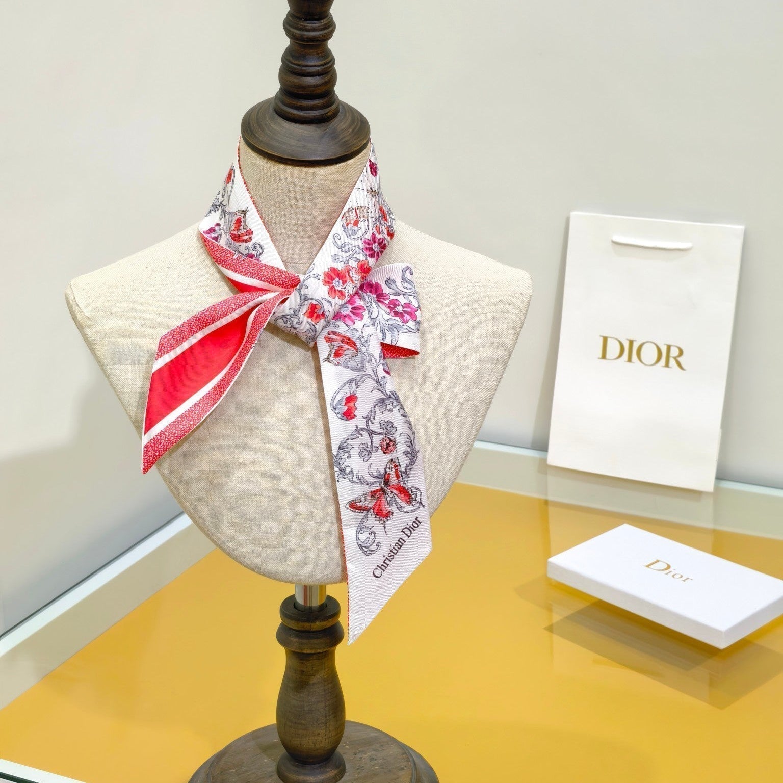 CD 26s Scarf 105cm In Silk 305883