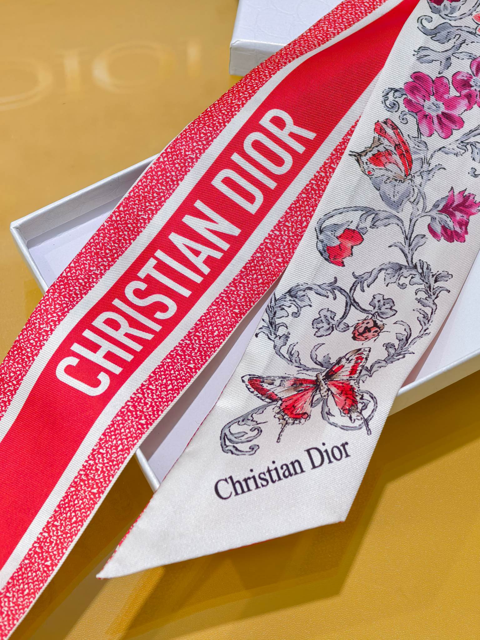 CD 26s Scarf 105cm In Silk 305883