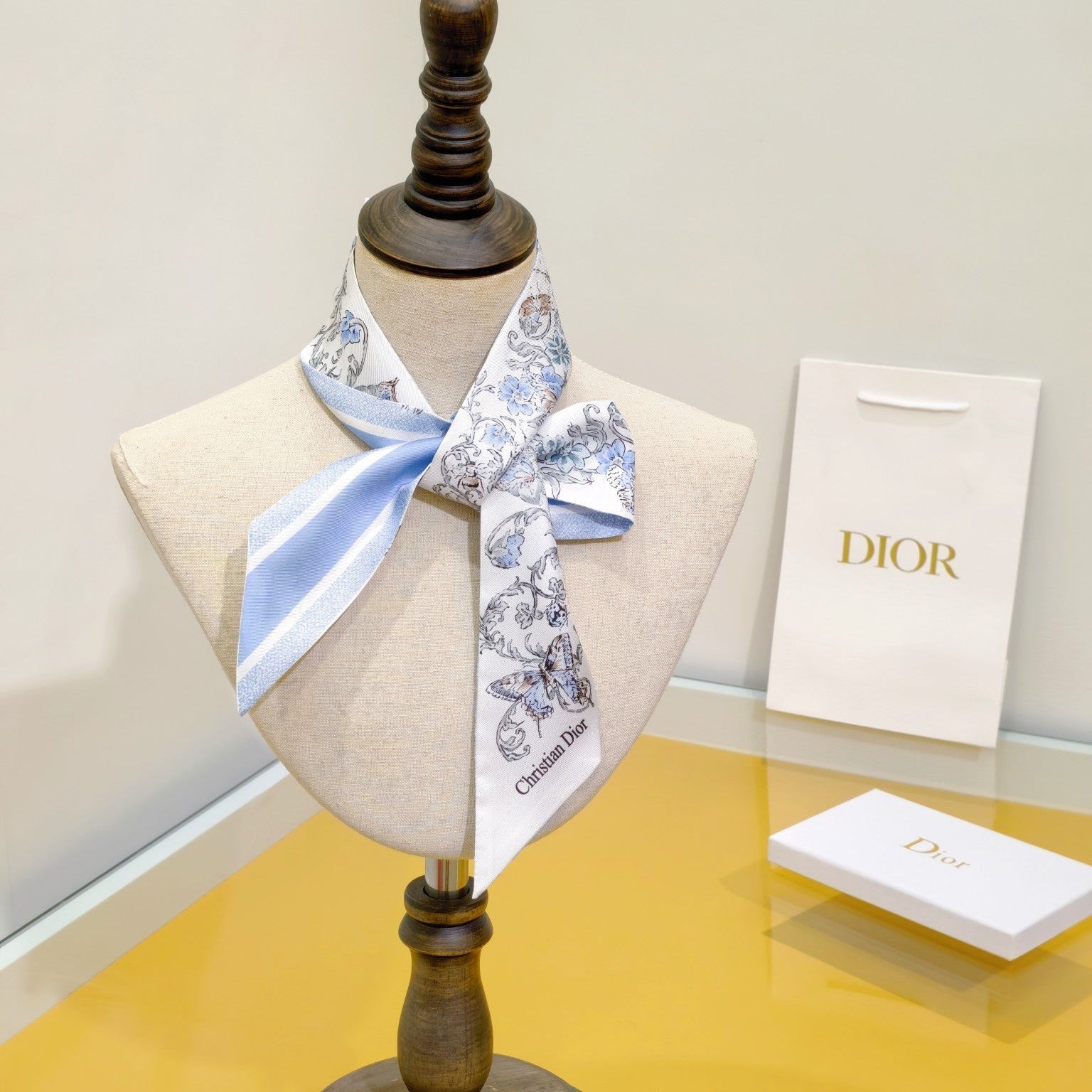 CD 26s Scarf 105cm In Silk 305884