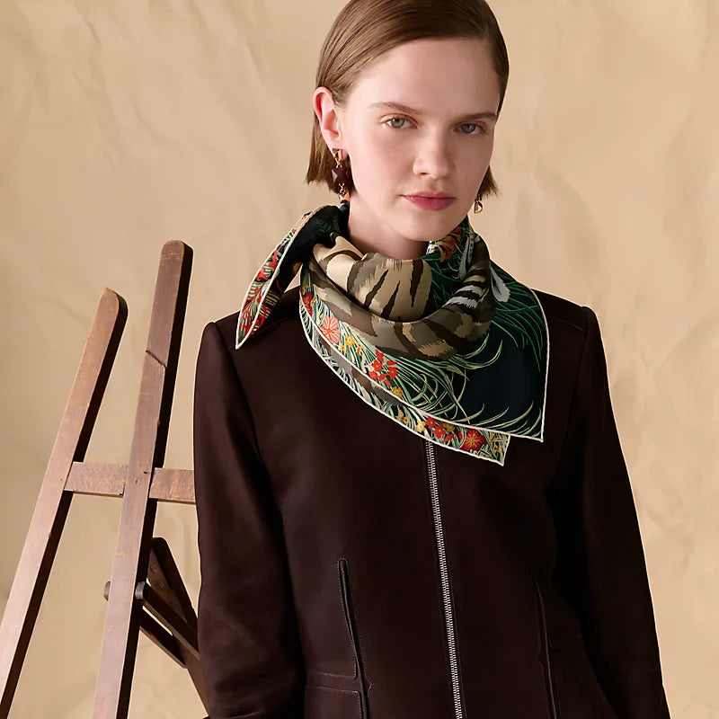 HM Tiger in Full Bloom 90 CM Black Colorful Cashmere and Silk 293071