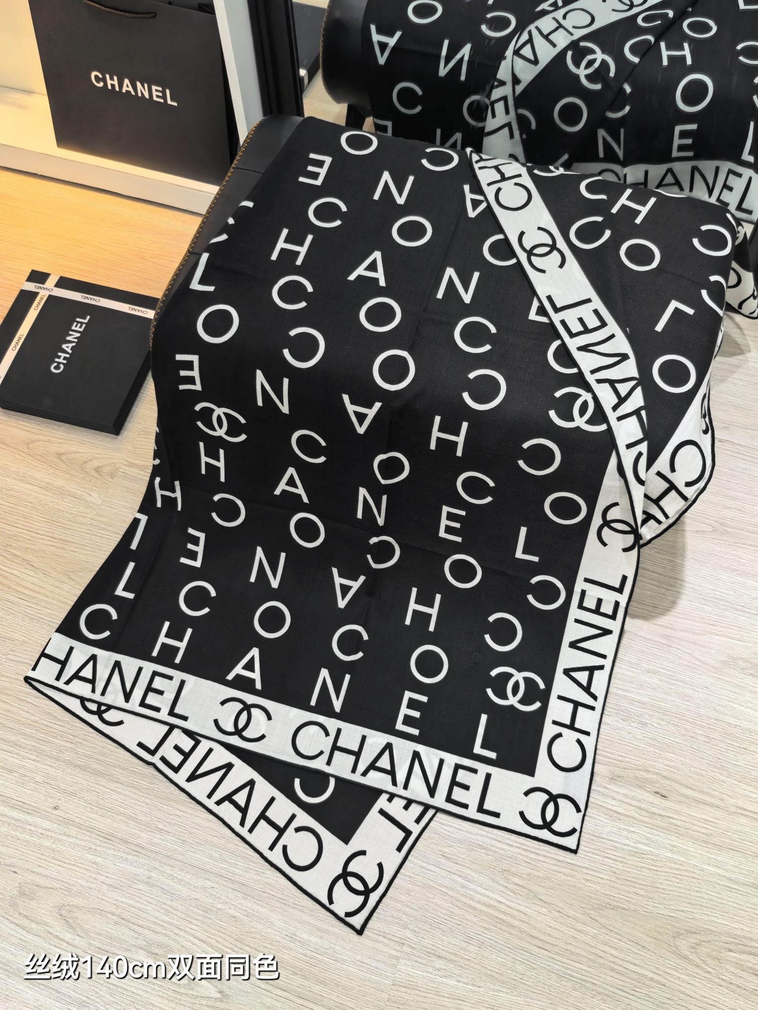 CC 25 Scarf 140CM White Black Cashmere 293084