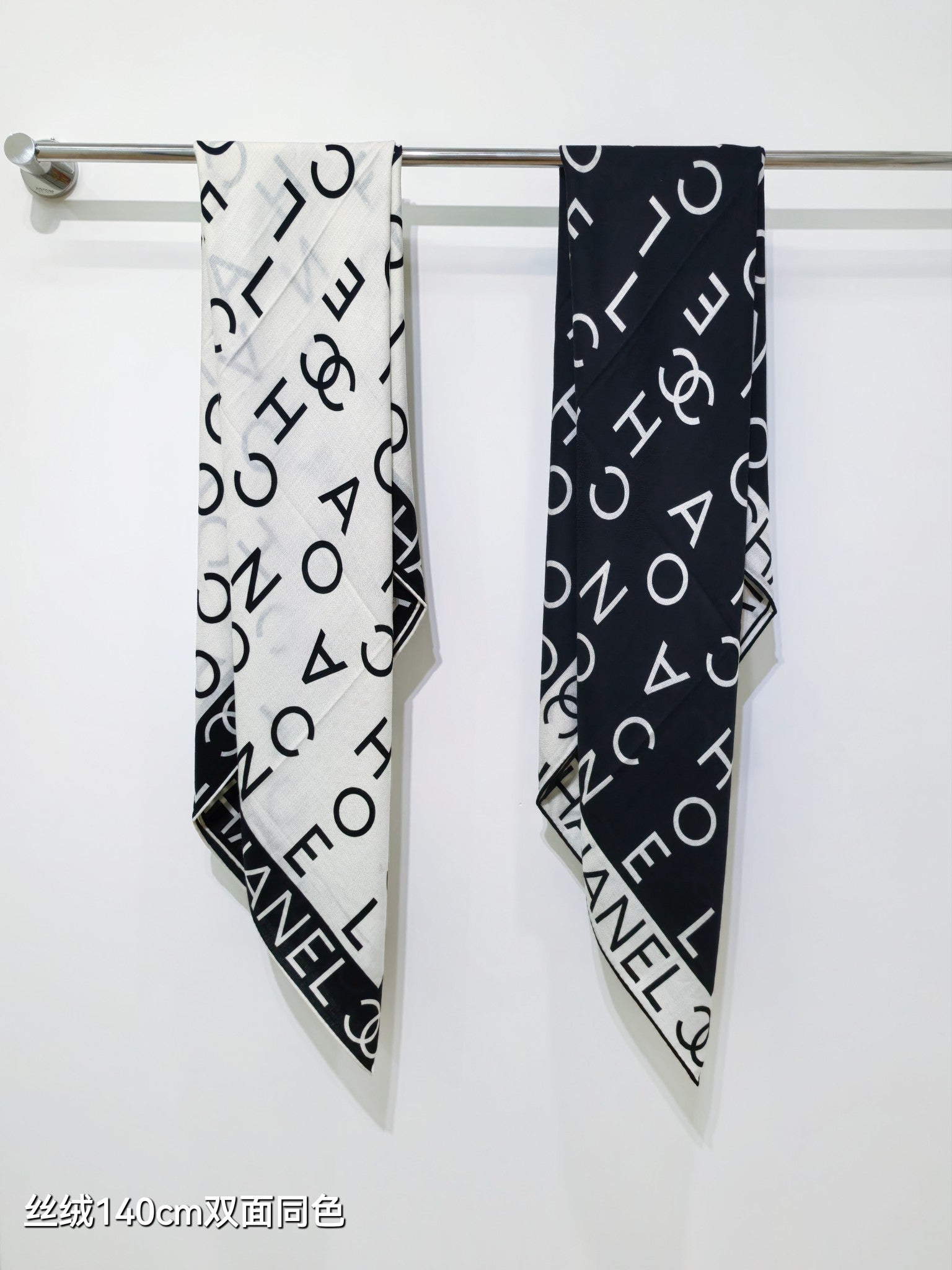 CC 25 Scarf 140CM White Black Cashmere 293084