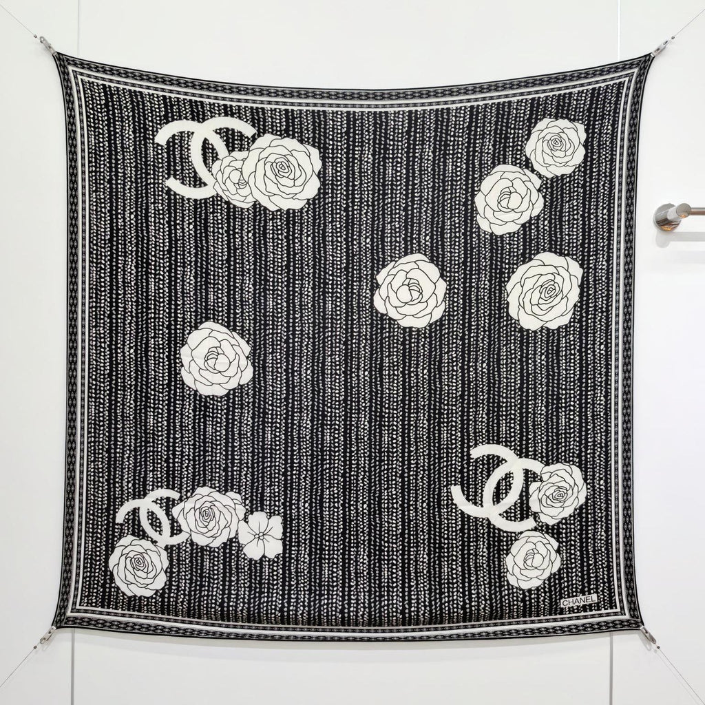 CC 25 Camellia Scarf 140CM Black Cashmere 293087